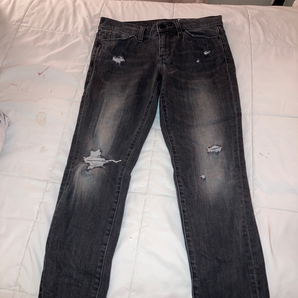 Super cute black stretchy jeans with rips